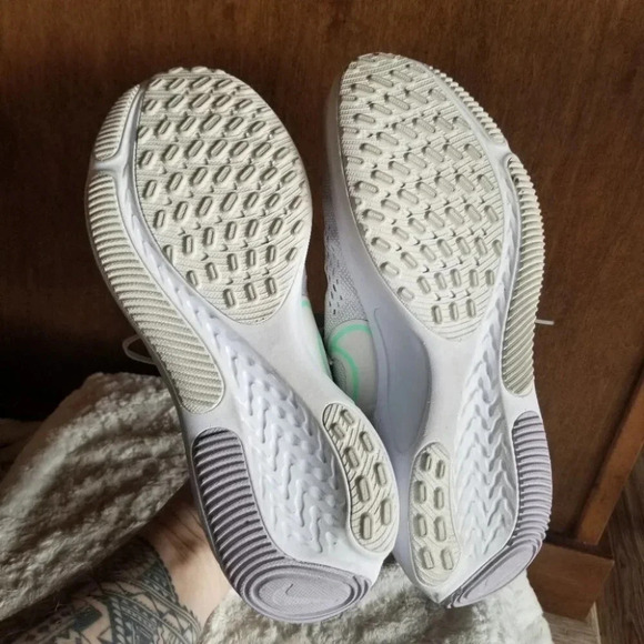 𝅺Nike Running React Miler  2 Sneakers Platinum Tint/Green Glow/White 8 - Picture 9 of 13